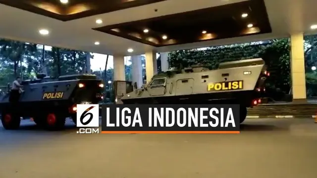 Persib Bandung memulai latihan pemanasan sebelum pertandingan di GBK Bung Karno. Guna mencegah hal yang tidak diinginkan Pollisi menjemput pemain Persib menggunakan 2 kendaraan taktis barracuda.