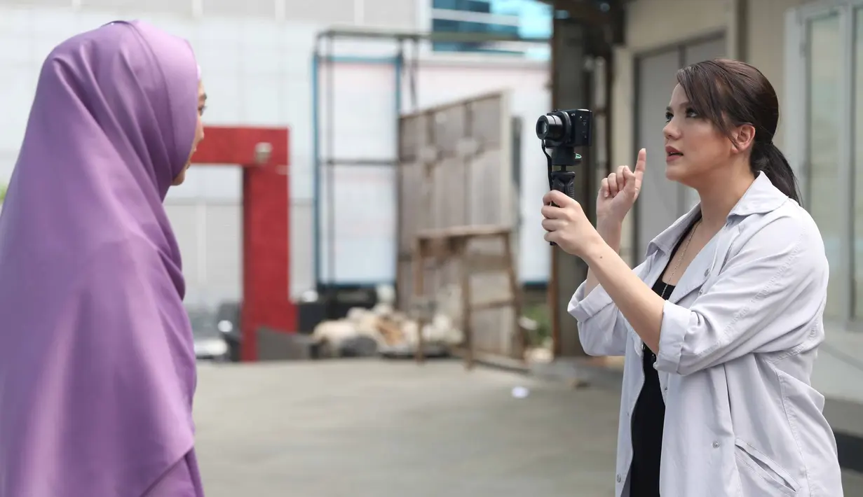 Mengetahui jenis kelamin anaknya, Alice Norin telah mempersiapkan beberapa keperluannya. Termasuk nama buah hatinya berjenis kelamin perempuan. Ia masih merahasiakan nama anaknya kelak.  (Nurwahyunan/Bintang.com)