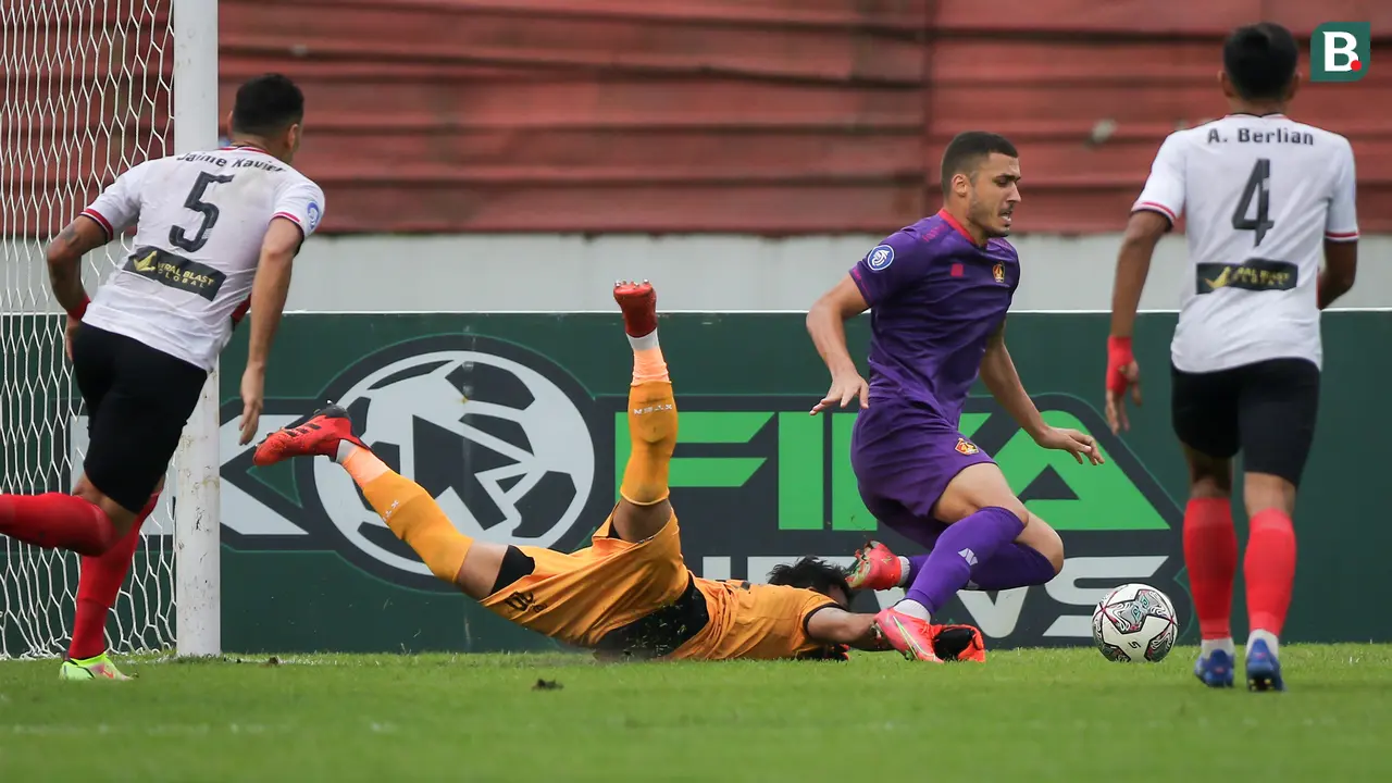 Foto: Dua Gol Bola Mati Jaja ke Gawang Persik Kediri Jauhkan Madura United dari Zona Degradasi di Pekan ke-13 BRI Liga 1