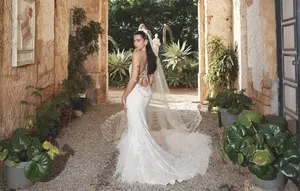 Detail Gaun Pengantin Dua Lipa dari Chanel yang Dikerjakan Hampir dari 5 Ribu Jam