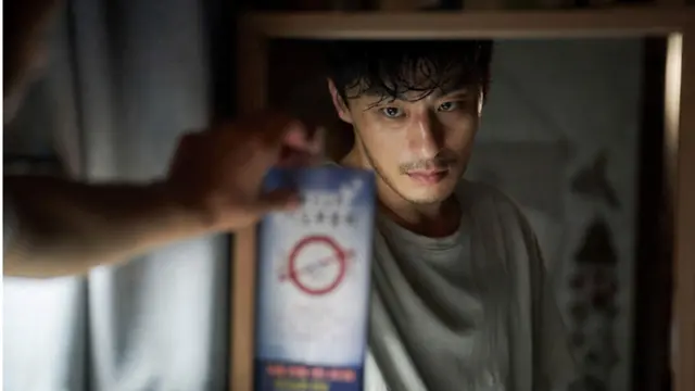 Koo Kyo Hwan dalam drakor Parasyte: The Grey. (Dok. Netflix)