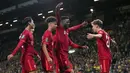 Liverpool mencetak gol kedua pada menit ke-50. Tandukan Divock Origi usai menerima umpan Kostas Tsimikas bersarang di pojok kiri gawang Angus Gunn. Liverpool 2, Norwich 0. (PA via AP/Joe Giddens)