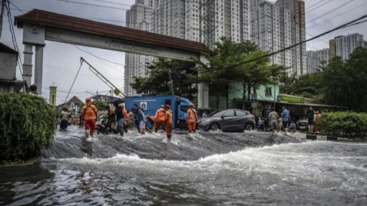 Daftar Nama Jalan di Jakarta yang Banjir Akibat Hujan Deras, Ada yang Tak Bisa Dilewati