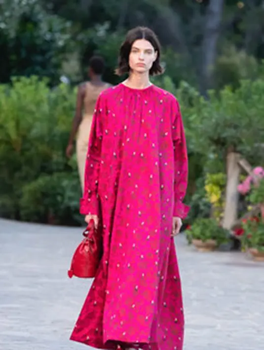 Di saat liburan menjadi hal yang diidamkan, namun berimajinasi masa kebahagiaan di saat kita menelusuri negara atau kota tertentu masih bisa dilakukan.