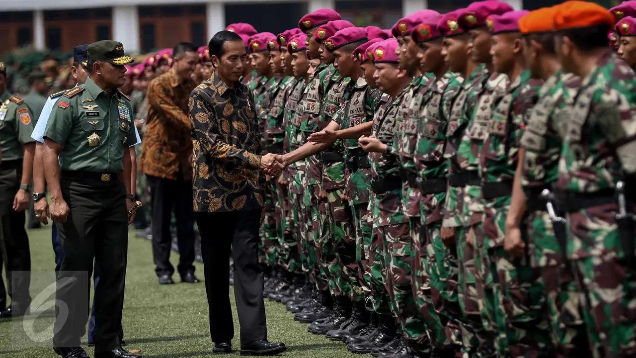 20161107-Jokowi-Beri-Arahan-Prajurit-TNI-Pasca-Aksi-4-November-Jakarta-FF