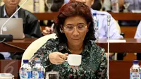 Menteri Susi Pudjiastuti saat raker dengan Komisi IX DPR di Jakarta, (3/3). Pengambilan Keputusan untuk melanjutkan Pembicaraan Tk II RUU tentang Perlindungan dan Pemberdayaan Nelayan, Pembudidaya Ikan dan Petambak garam. (Liputan6.com/JohanTallo)