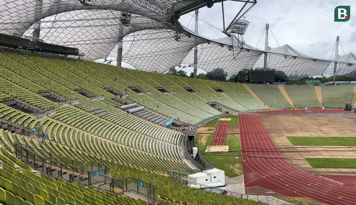 <p>Sejak diresmikan pada 1972, Olympiastadion Munchen memiliki kapasitas 69.250 tempat duduk dan sempat menjadi venue turnamen sepak bola akbar, seperti final Piala Dunia 1974 dan final Piala Eropa 1988. (Bola.com/Gerendo Pradigdo)</p>
