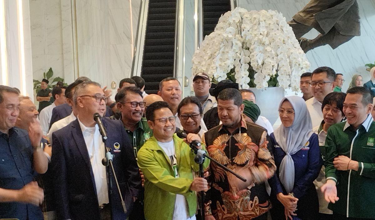 Tak hanya itu, Cak Imin mengungkapkan videotron untuk dirinya berfoto di acara MTQ itu sempat dimatikan. Usai kejadian itu, Cak Imin akhirnya memutuskan untuk pulang.<br>