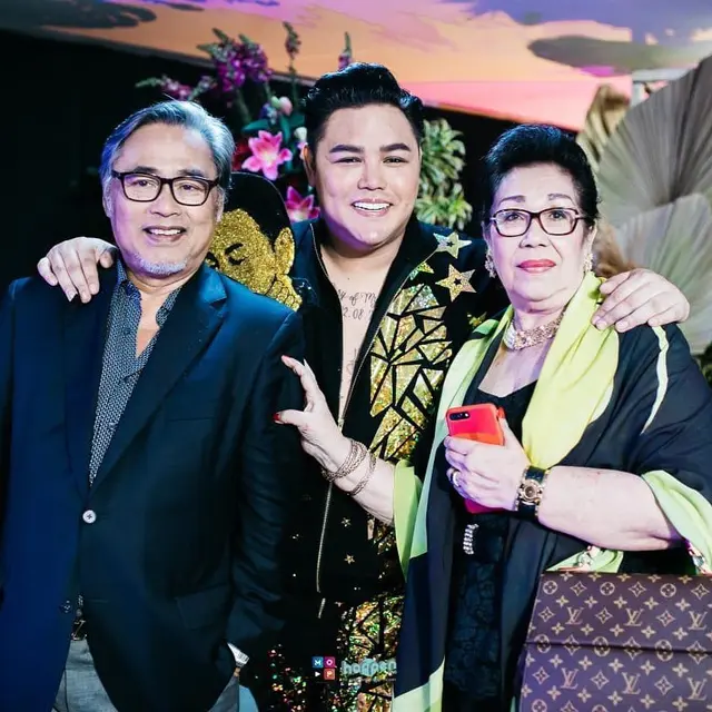 6 Momen Kebersamaan Ivan Gunawan dengan Kedua Orang Tuanya, Penuh Kehangatan