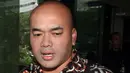 Kepala Dinas Tata Air Pemerintah Provinsi DKI Jakarta Teguh Hendrawan menjawab pertanyaan wartawan usai menjalani pemeriksaan sebagai saksi untuk tersangka Mohamad Sanusi di Gedung KPK, Jakarta, Rabu (13/7). (Liputan6.com/Johan Tallo)