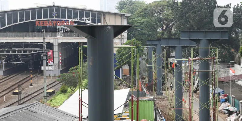 Progres Pembangunan Skywalk Penghubung Stasiun Kebayoran dan Halte Transjakarta