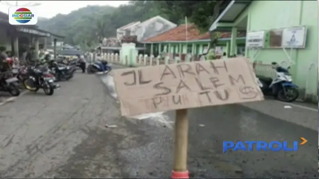 Tertimpa material longsor di Brebes, Jawa Timur, akses jalan alternatif Salem-Cilacap menuju Kuningan, Jawa Timur, lumpuh.