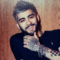 Fakta baru terungkap, Zayn Malik mengungkapkan dirinya terkekang selama menjadi personel One Direction. Duh, kenapa ya?