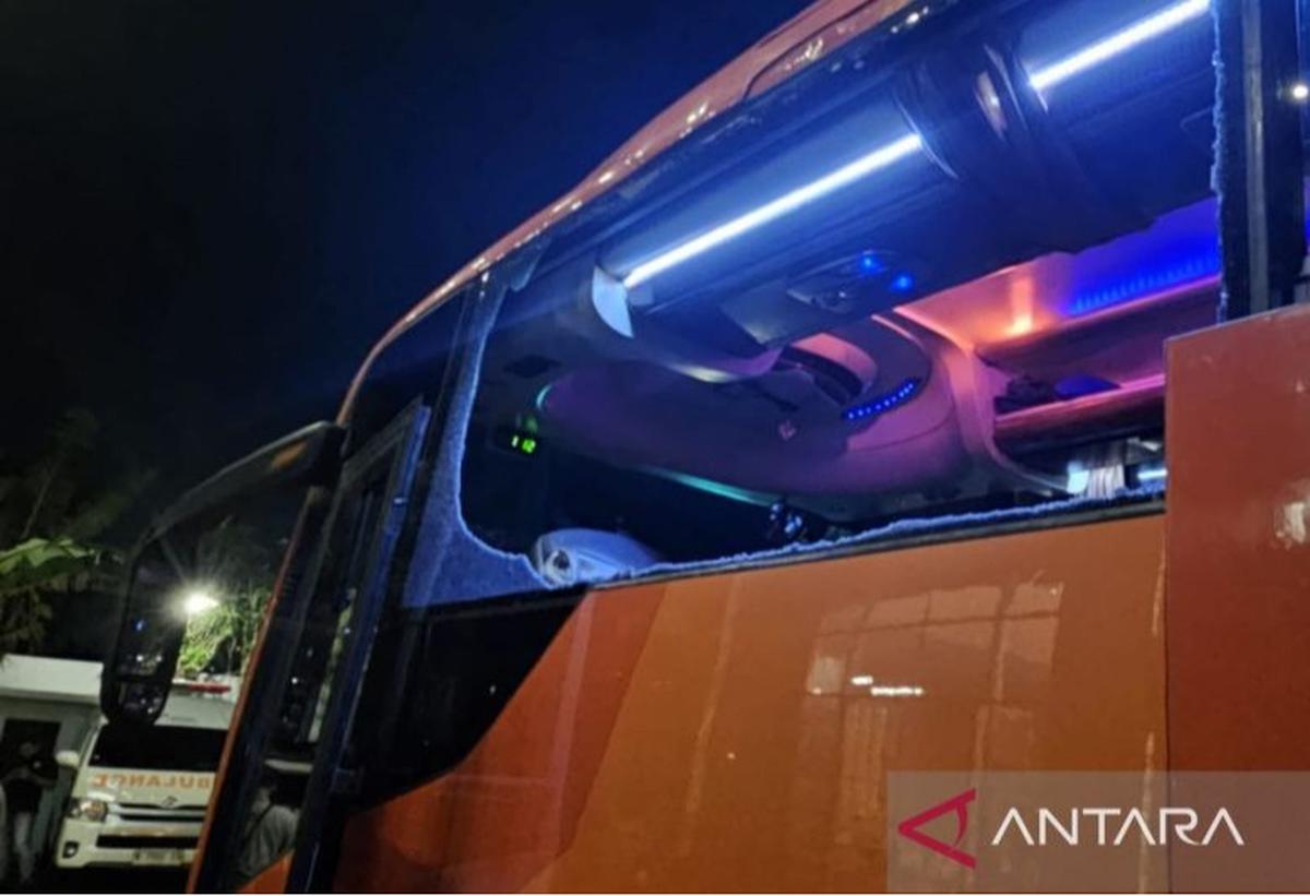 Bus Persik Kediri Dilempari Batu Usai Laga Kontra Arema FC, Pelatih Divaldo Alves Luka Ringan