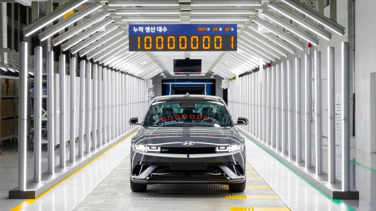 Hyundai rayakan produksi yang ke 100 juta