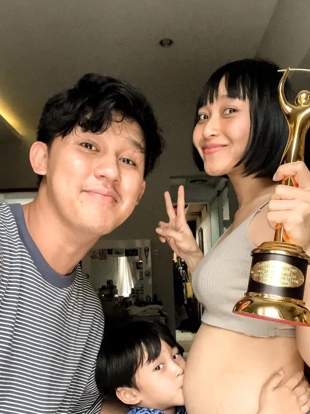 Rinni Wulandari Melahirkan Anak Kedua, Ini 7 Potret Perjalanan Kehamilannya
