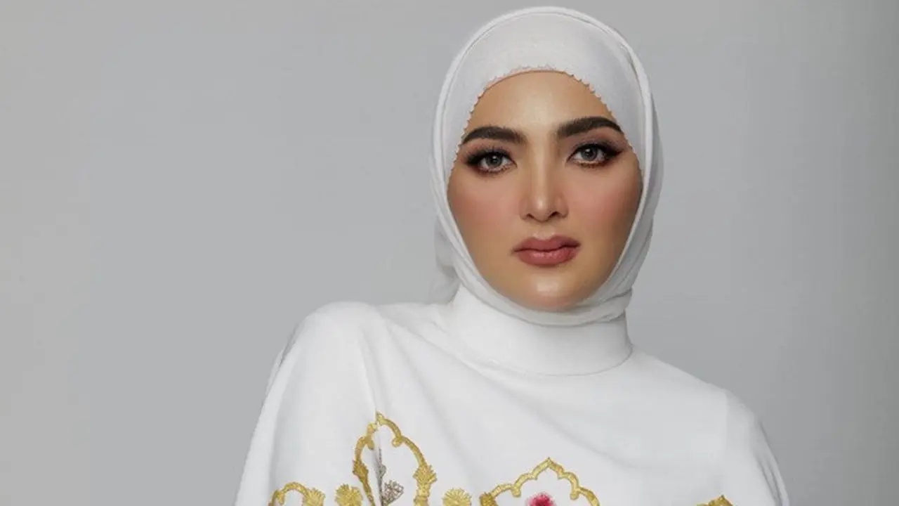 7 Gaya Ashanty Tampil Berhijab dalam Pemotretan Terbaru, Banjir Pujian