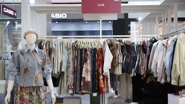 CLUE di Parade Wastra Nusantara 2025