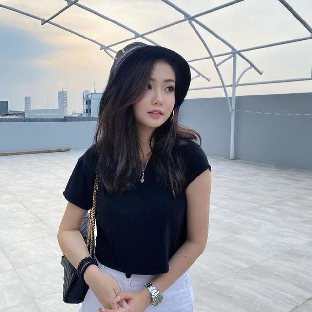 6 Potret Vanessa Khong Tunangan Indra Kenz, Ikut Terseret Kasus Penipuan