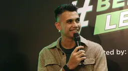 Pesepak bola, Nadeo Argawinata, memberikan keterangan saat menghadiri konferensi pers kampanye terbaru Garnier Men #BeraniLebih di Jakarta, Rabu, (14/6/2023). Dalam kampanye terbaru tersebut, Garnier Men mendukung para pria untuk menjadi versi terbaik diri mereka. (Bola.com/M Iqbal Ichsan)