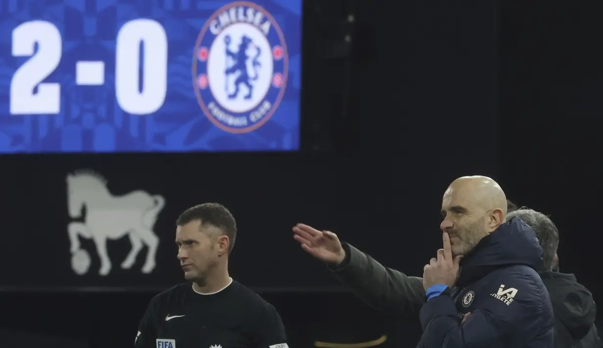 Pelatih Chelsea, Enzo Maresca saat laga lanjutan Liga Inggris 2024/2025 melawan Ipswich Town yang berlangsung di Portman Road, Ipswich, Inggris, Selasa (31/12/2024) dini hari WIB. (AP Photo/Richard Pelham)
