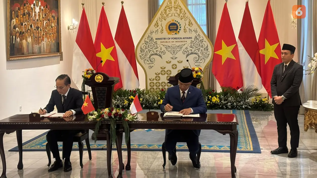 Menteri Luar Negeri Vietnam Le Hoai Trung dan Menteri Luar Negeri Republik Indonesia Sugiono menandatangani Rencana Aksi Implementasi Kemitraan Strategis Komprehensif 2026-2030 di Gedung Pancasila, Kemlu RI, Jakarta.
