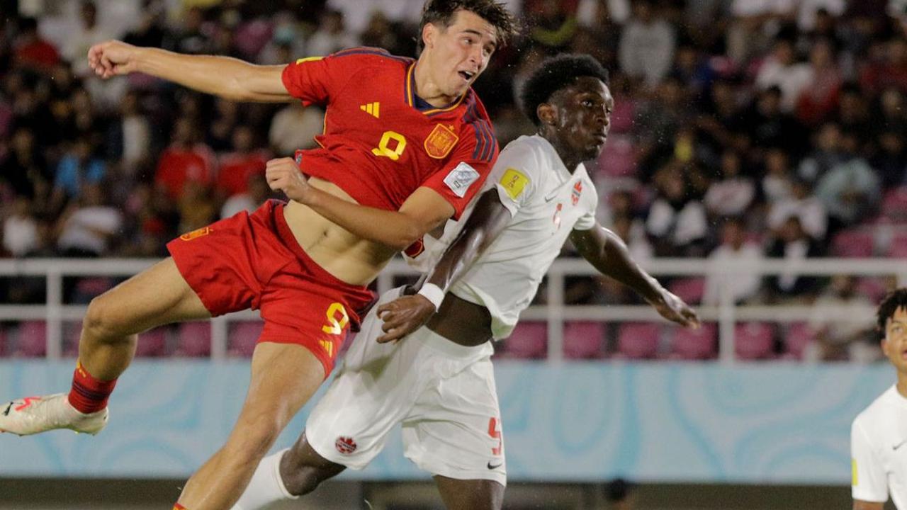 Timnas Spanyol memulai laga Piala Dunia U-17 2023 dengan kemenangan meyaknikan. La Furia Roja, julukan Spanyol, berhasil mengandaskan Kanada dengan skor 2-0 dalam penyisihan Grup B di Stadion Manahan, Solo, Jawa Tengah, Jumat (10/11/2023) malam WIB.