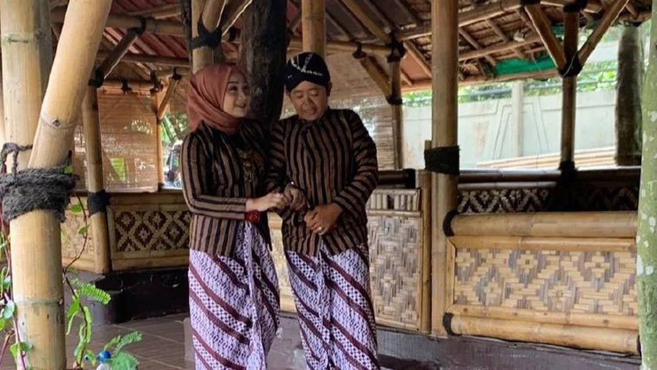 6 Momen Mesra Adul dengan Tunangan Barunya yang Menuai Sorotan