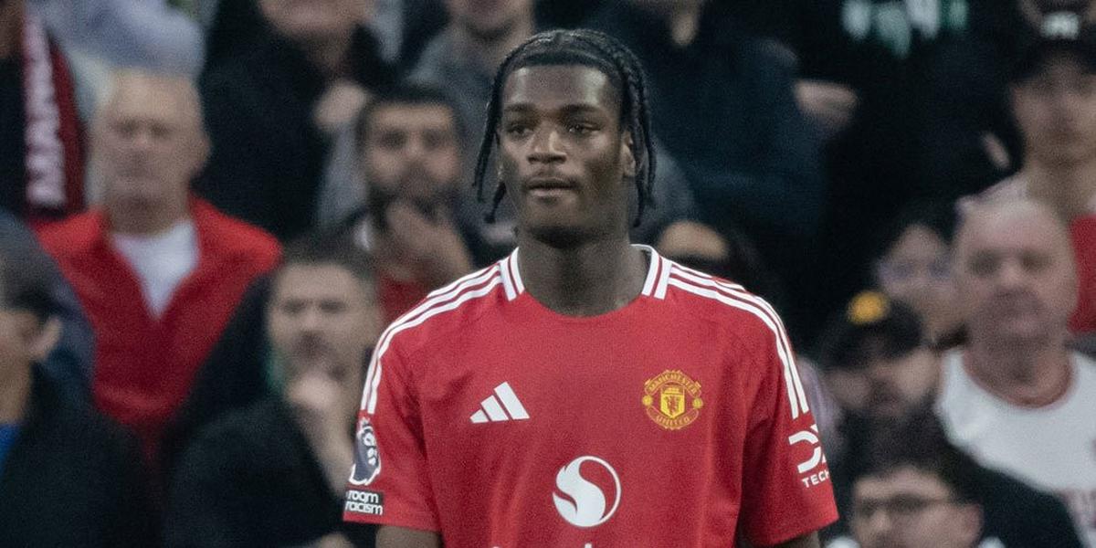 Demi Kebaikannya, Manchester United Bakal Lepas Bek Muda Mereka di Januari 2026
