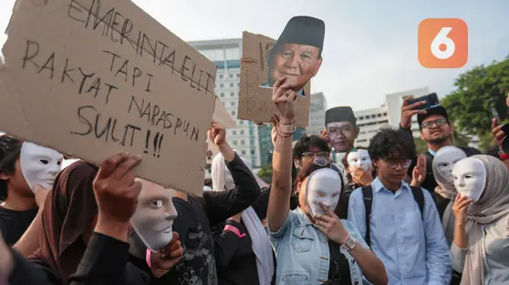Spanduk Kritik Karhutla Warnai Aksi Mahasiswa di Tugu Tani