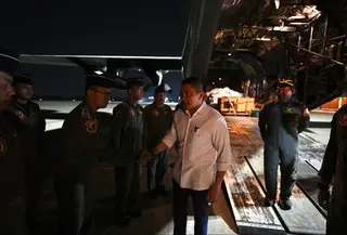 Pemerintah Kirim 27 Ton Logistik untuk Korban Gempa NTT (Dok. BPMI Sekretariat Presiden)
