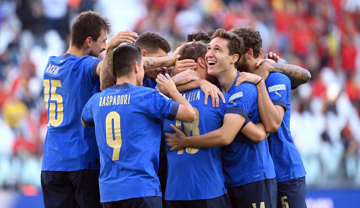 Italia sukses menjadi juara ketiga UEFA National League 2021 setelah berhasil mengalahkan Belgia dengan skor 2-1. (AFP/Marco Bertorello)