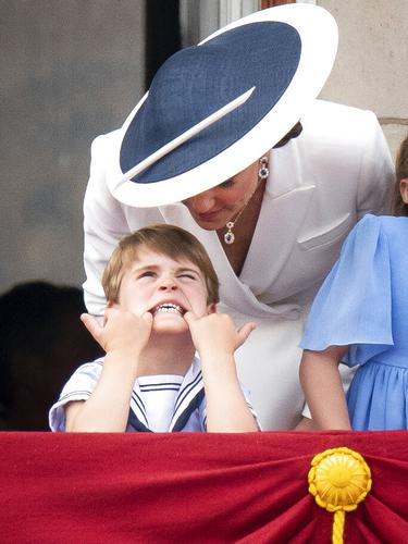 Pangeran Louis dan Kate Middleton. (Aaron Chown/Pool Photo via AP)