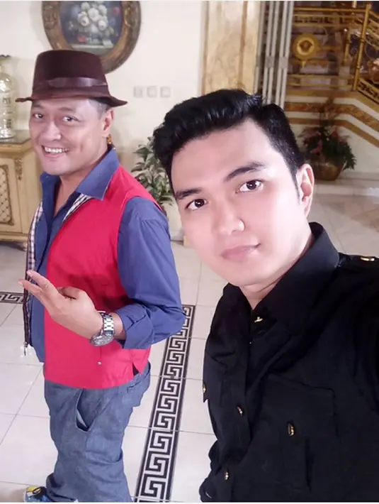 "Aldi ada kanker (Limfoma Hodgin), hari ini kemo yang kedua. Terima kasih doanya," tulis Yuyun George menjawab salah satu komentar rekannya. (Instagram/alditaher_official)