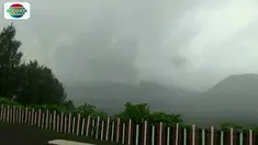 Pada waktu-waktu tertentu, bau belerang juga cukup kuat tercium hingga ke lereng sekitar Gunung Bromo.