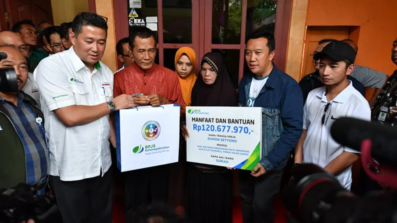 Menpora Bersama BPJS Ketenagakerjaan Serahkan Bantuan untuk Almarhum Atlet Bisbol Ramon Setiyono