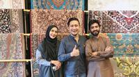 Atta Ul Karim, pengusaha karpet yang jadi langganan para artis papan atas Indonesia. (IST)