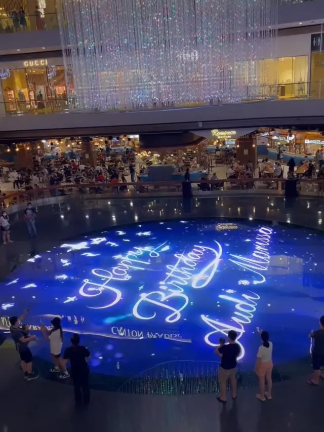 Audi Marissa dapat kejutan mewah dari suami tercinta saat liburan di Singapura.