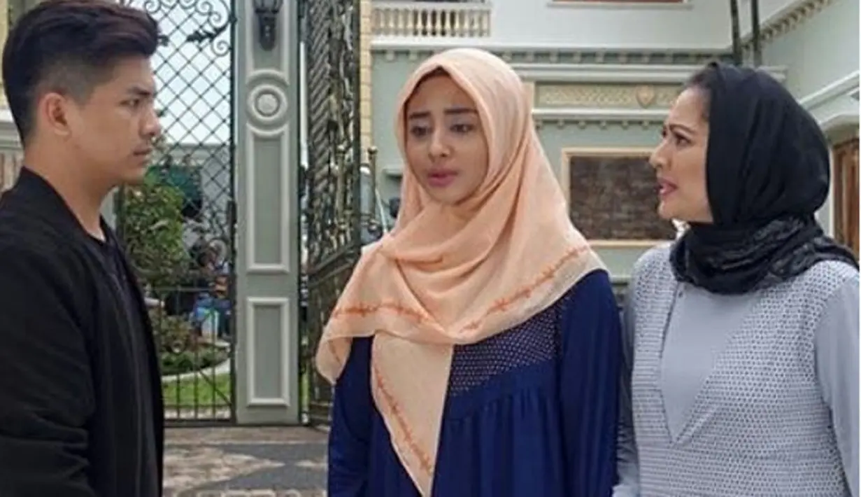 Selama ini, Cut Keke lebih sering memerankan antagonis. Tantang baru didapatkan dalam sinetron baru. Ia menjadi seorang ibu yang baik. Ditinggal calon suami jelang pernikahannya. Tampil lebih islami dengan hijab. (Instagram/cutkeke.xavier)