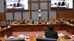 Suasana rapat kerja antara Menteri Pendidikan, Kebudayaan, Riset dan Teknologi Nadiem Makarim dengan Komisi X DPR di Senayan, Jakarta, Selasa (12/4/2022). Raker membahas perkembangan dan evaluasi pelaksanaan seleksi Guru Pegawai Pemerintah dengan Perjanjian Kerja (PPPK). (Liputan6.com/Angga Yuniar)