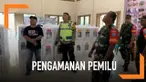 Polri dan TNI Singkawang lakukan patroli bersama di wilayah perbatasan hari Minggu (14/4). Patroli dilakukan untuk memastikan keamanan dan kesiapan jelang pencoblosan tanggal 17 April mendatang.