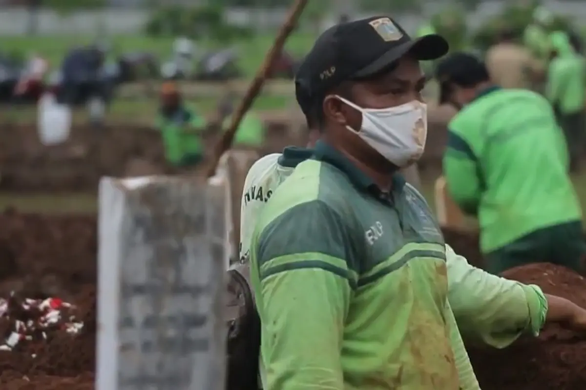 Penggali Kubur Jenazah Covid-19 Agus Susanto