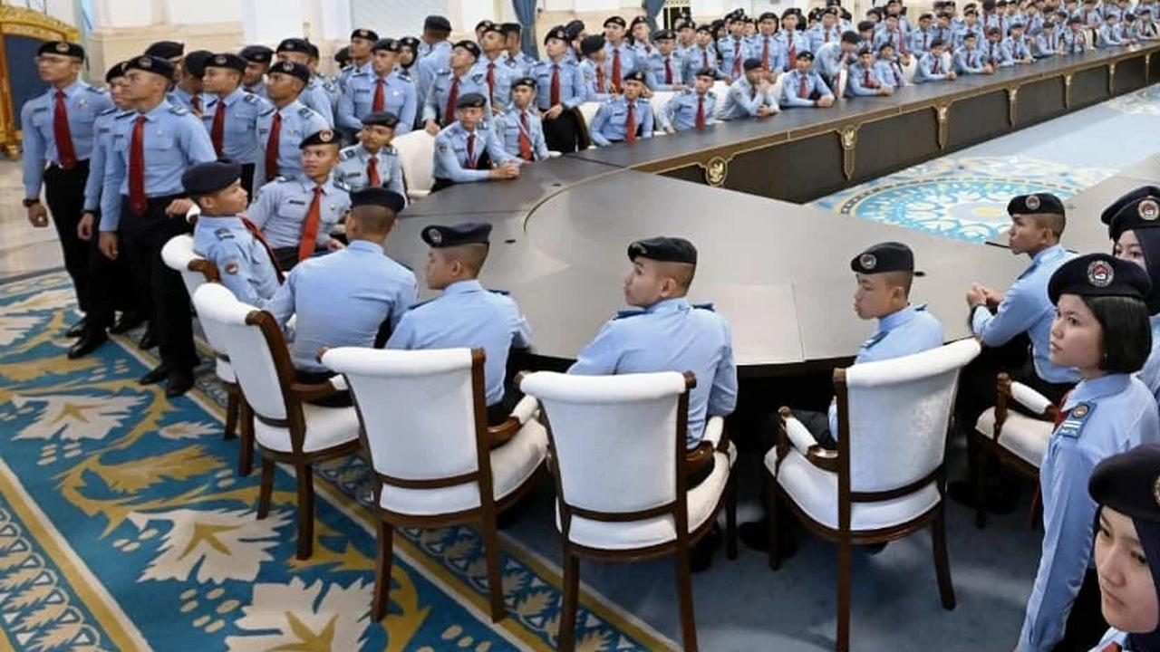 Pelajar Taruna Nusantara Mengunjungi Istana