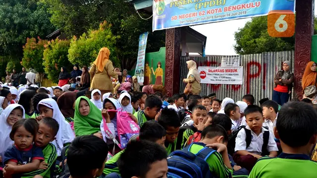 Pagar Disegel Murid SDN 62 Bengkulu Belajar Di Jalanan