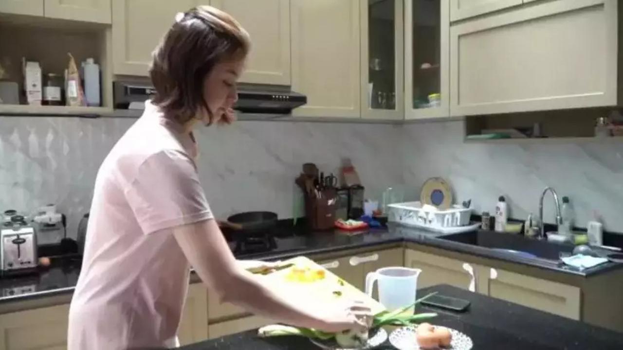 Dikabarkan Dekat dengan Baim Wong, Intip Potret Dapur di Rumah Kimberly Ryder Elegan Bikin Betah Masak