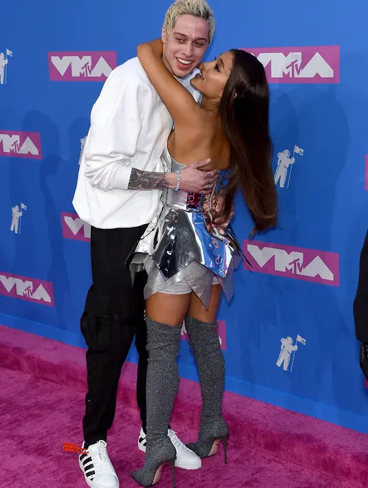 "Itu sangat menggemaskan. Ia meminta izin untuk menciumku," ujar Ariana Grande. (Nicholas Hunt  GETTY IMAGES NORTH AMERICA  AFP)
