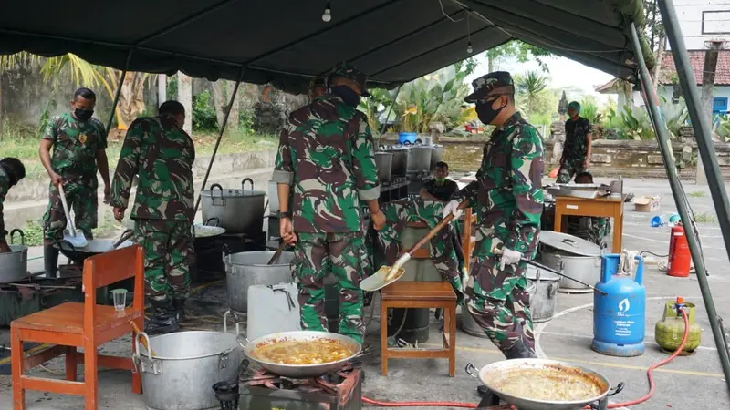 Dapur umum TNI di Banjar Serokadan, Bangli, Bali