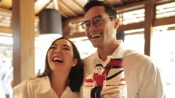 Gisella Anastasia dan para sahabat menyiapkan kejutan untuk ulang tahun Rino Soedarjo ke-40.