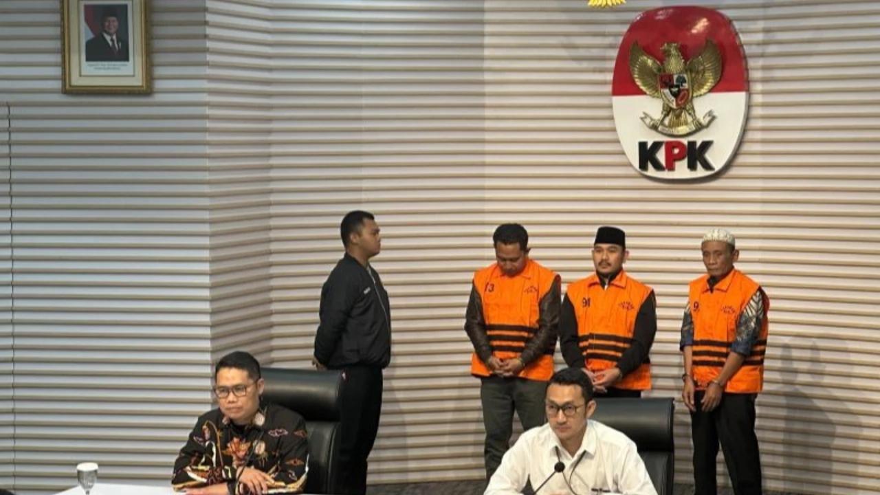Bupati Bekasi Ade Kuswara dan Ayahnya Langsung Ditahan KPK Usai Jadi Tersangka Kasus Suap Ijon Proyek Rp9,5 Miliar