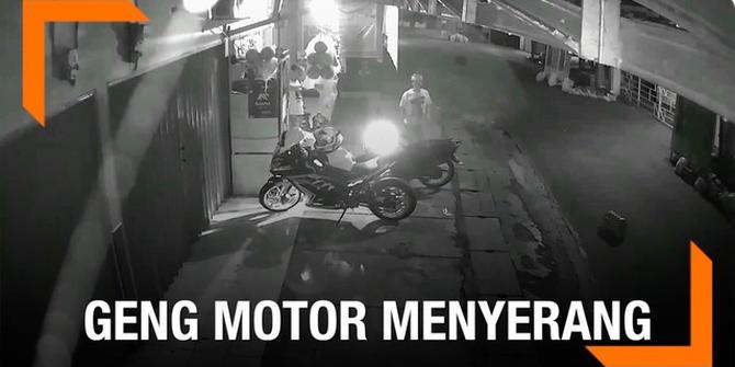 VIDEO: Detik-Detik Geng Motor Serang Warung di Depok